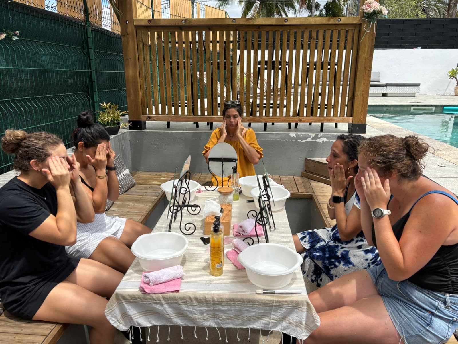 Atelier de soin du visage en groupe en extérieur