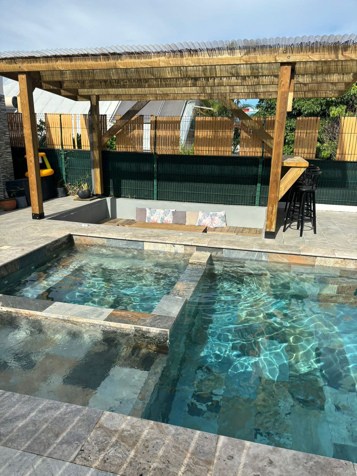 Piscine, jacuzzi et pergola